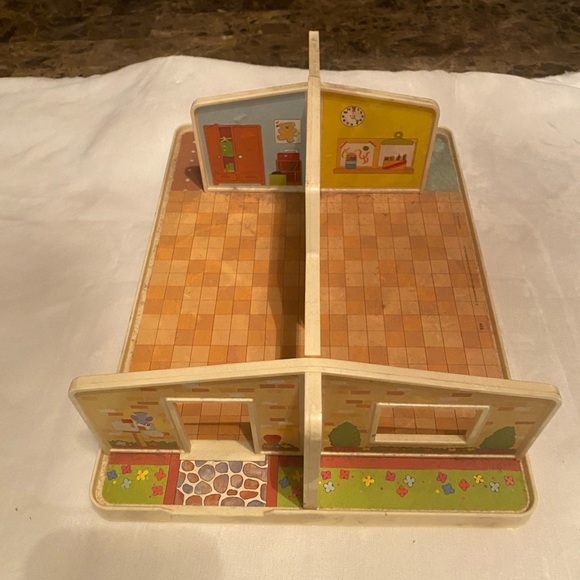 Vintage Fisher Price little people Play Family NURSERY SCHOOL Base - Picture 4 of 4